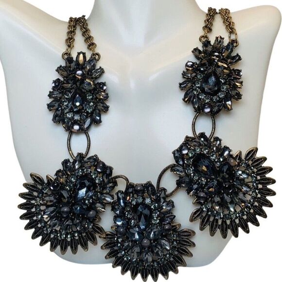 Vintage Women’s 2 Tier Gray Rhinestone Flower Brass Tone Statement Necklace 22” - Picture 3 of 8